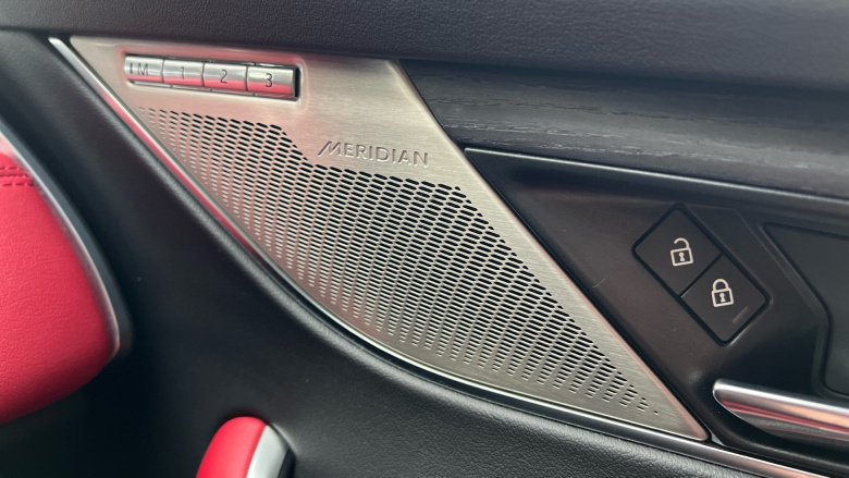 Jaguar F-Pace 2.0 D200 R-Dynamic HSE 5dr Auto AWD Diesel Estate